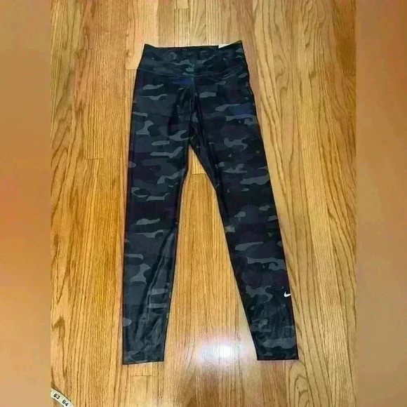 NWT Women’s Nike One Tight Fit Mid Rise Full Length Camo Leggings Size small - Picture 6 of 10